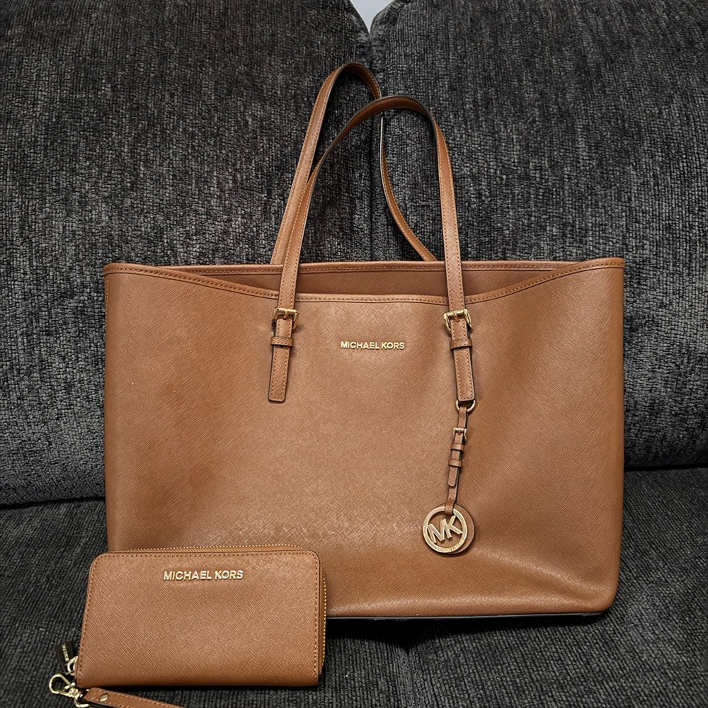 Michael Kors Tote + Wallet Set Pricing